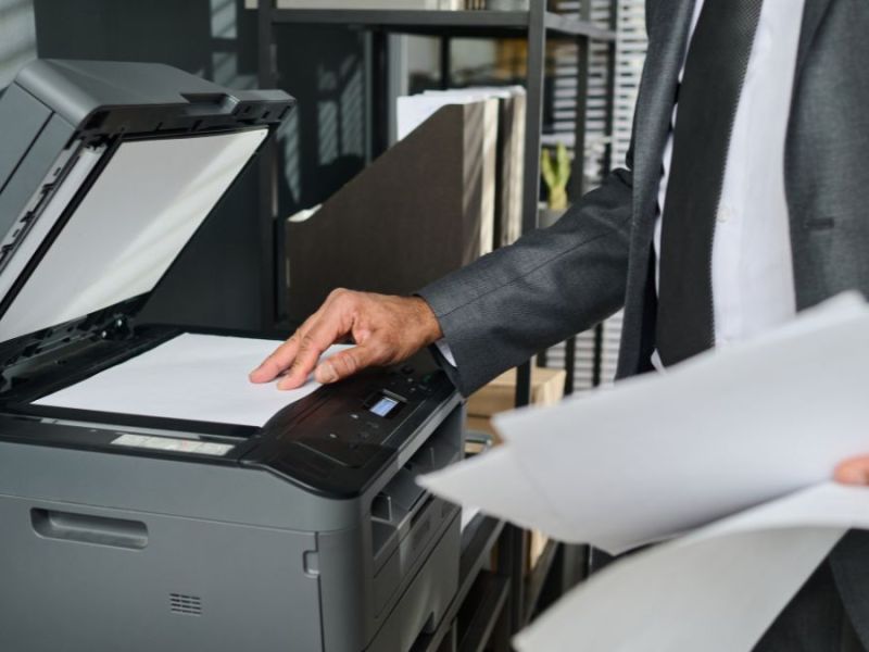 辦公室影印機究竟能處理多厚的紙？紙張種類、厚度與機器相容性解析